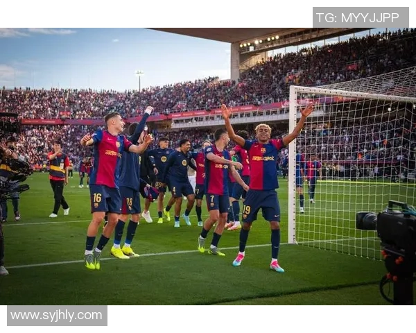 巴萨女足球星签字加盟新纪录揭晓 聚焦她的未来发展与影响力 巴萨女足球星签字加盟新纪录揭晓 聚焦她的未来发展与影响力