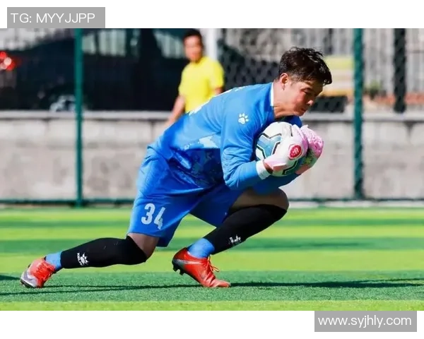 关岛男足球星成长历程与拼搏精神展现岛屿足球独特风采
