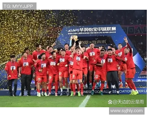 球星深情亲吻足球展现热爱精神传递激情点燃赛场无尽魅力 球星深情亲吻足球展现热爱精神传递激情点燃赛场无尽魅力